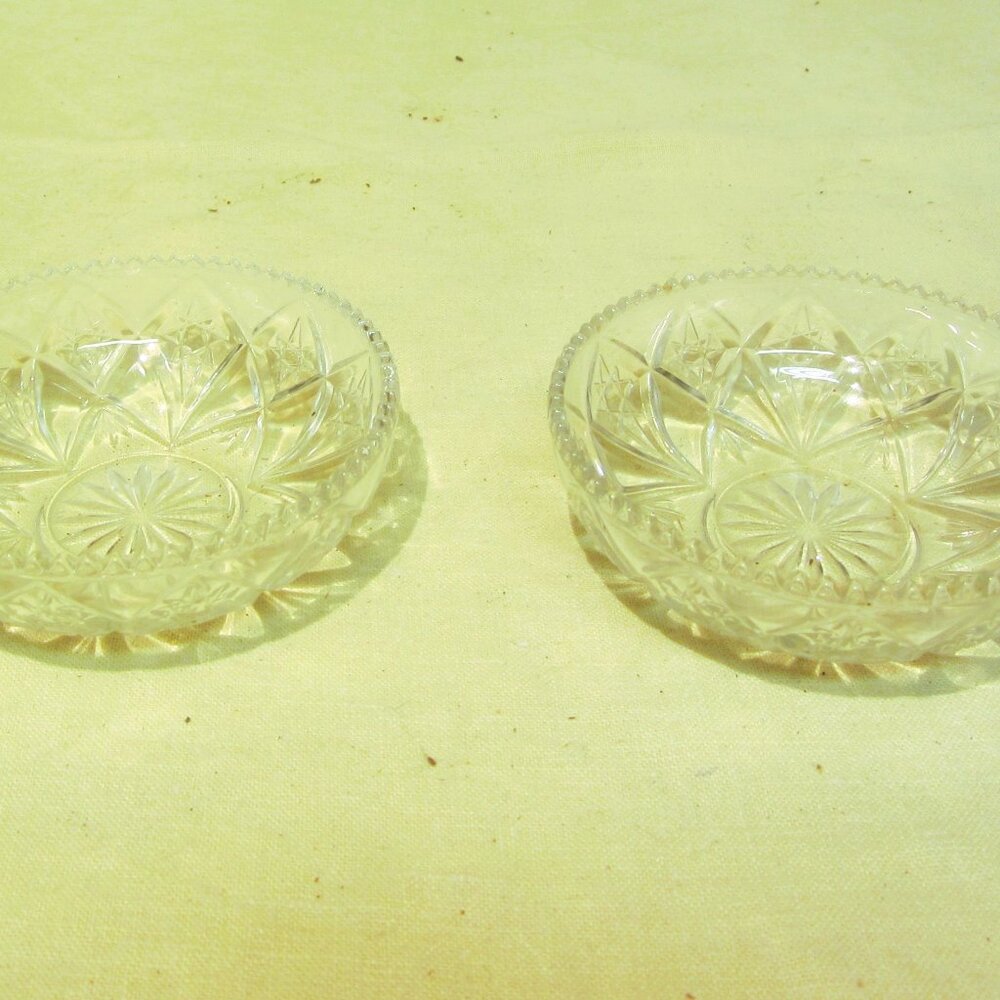 VTG PAIR OF PRESSED GLASS SMALL RELISH/TRINKET DISHES STAR PATTERN
